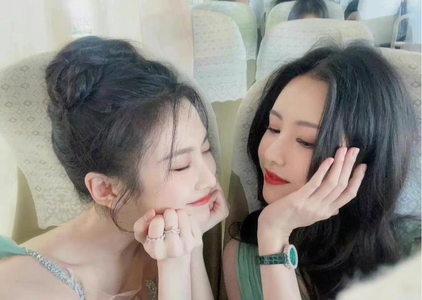 佟丽娅|林允柳岩相聚金鸡奖,合影不忘刘亦菲,《梦华录》的姐妹情是真的