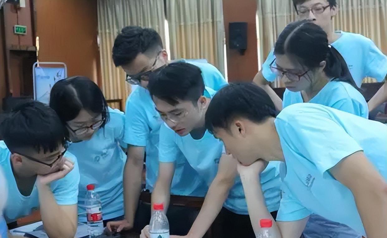 招聘|华为暂缓校招,近千名大学生茫然无措,他们毕业后该何去何从