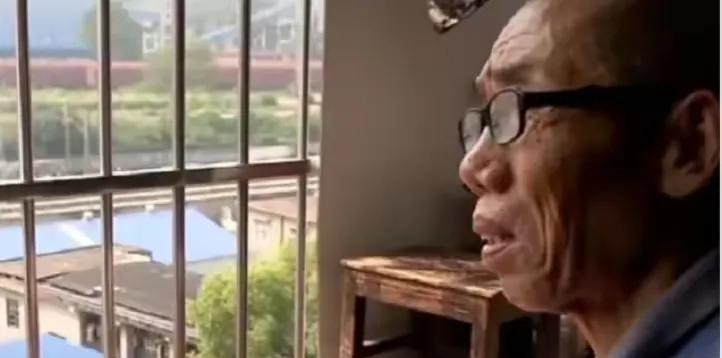 纪实七旬老人为爱抛妻弃子21年,抚养继女成年后,却惨遭抛弃