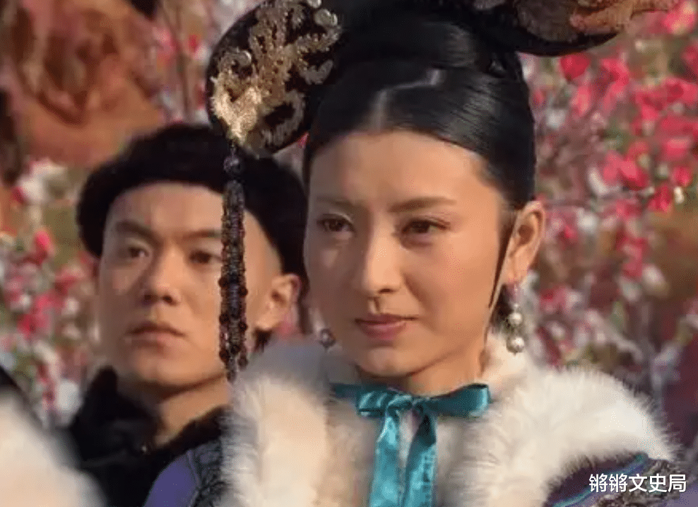 姐姐|甄嬛传：眉庄分娩时，谁注意到甄嬛那令人不寒而栗的表情了？