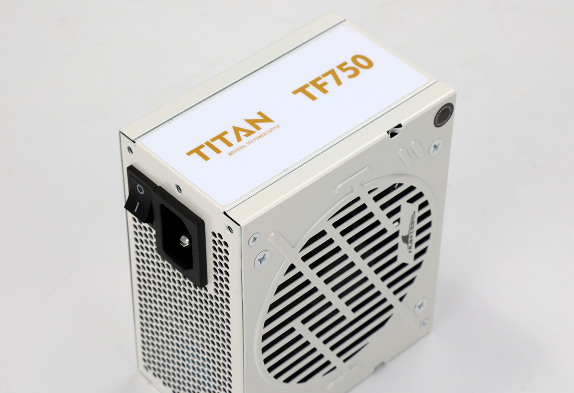 显卡|给小老弟装台好看的小体积主机：12400+B660迫击炮+3070Ti显卡