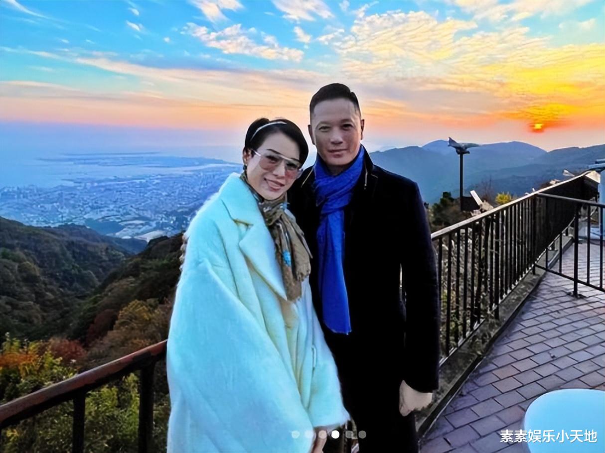 胡杏儿|43岁胡杏儿又怀孕了？与老公合影出镜，剪短发戴发箍像孕妇