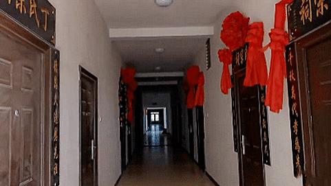 25万买的房子不住，专门用来存放骨灰盒，邻居发现要报警，合理吗？