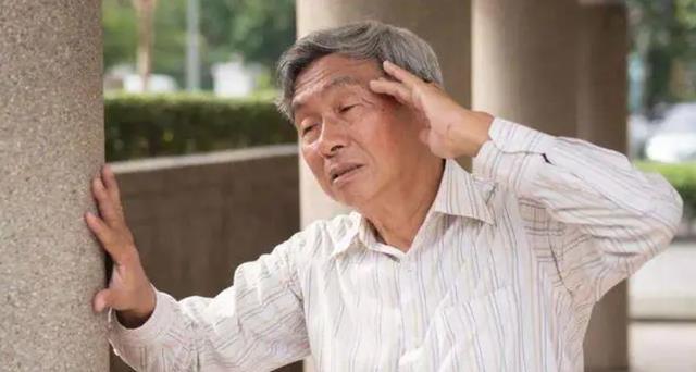 肩周炎|55岁男子,深夜脑梗瘫痪,提醒中老年人:晚饭后3件事要少做