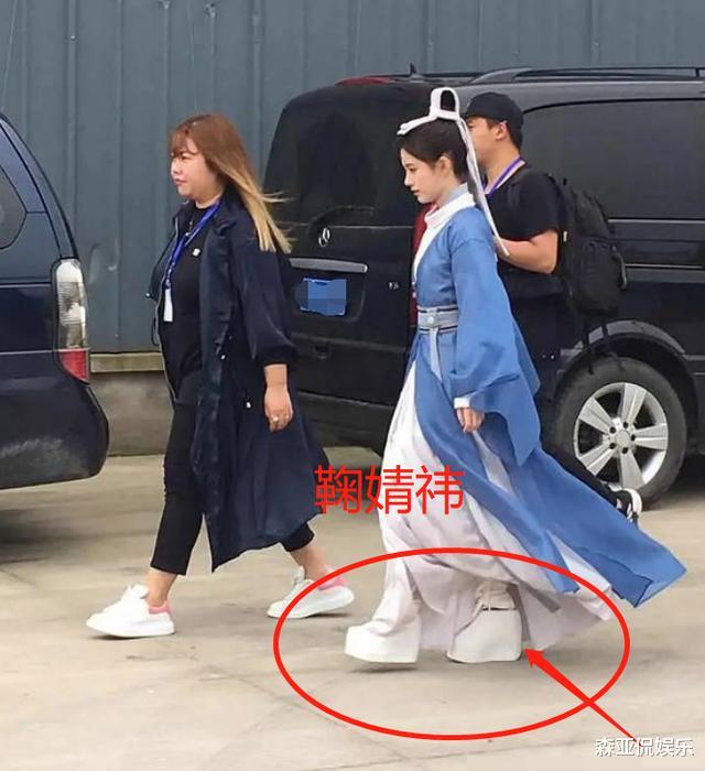 赵露思|赵露思穿“内增高”拍戏穿帮！鞋底太厚近20公分，网友：像个石膏