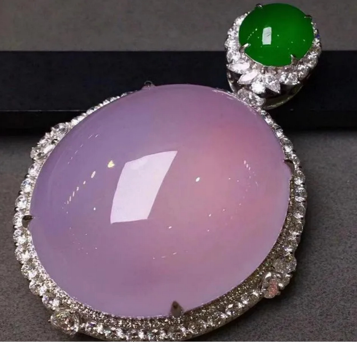 翡翠|翡翠真的能辟邪吗？各说其词，一起来看看！