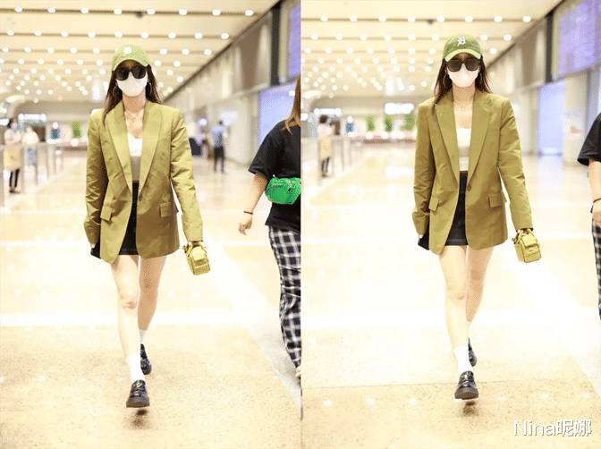 秦岚|秦岚赶机，穿大码西装配牛仔裙秀身材，打扮清凉新造型变浪姐美人