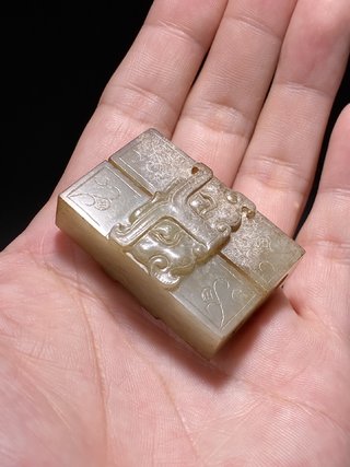 和田玉籽料|明以前 和田玉籽料 白玉受沁 兽面纹 双联 玉勒子 挂件