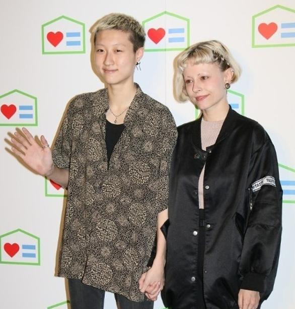 预告片|港媒曝成龙女儿流落街头，妻子Andi发声回应：我们的生活美满幸福