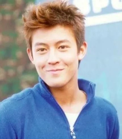 何炅|何炅怒斥陈冠希:我采访你时,你全程都在轻蔑的笑,是对我不满吗