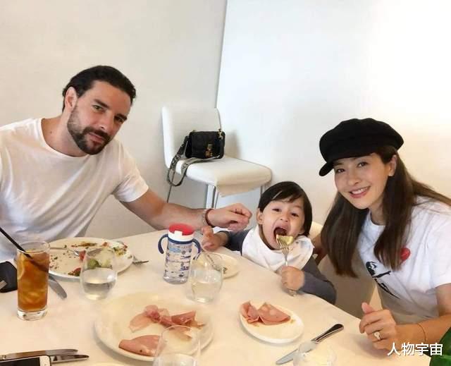 周汶锜|她是标致的香港名模,与多位名人有过交往,嫁法国富豪却惨遭出轨