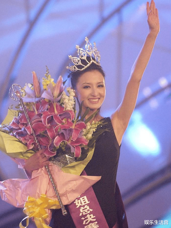 张萌|张萌和百亿富商老公逛街,全程无言像陌生人,曾在婚礼上下不来台