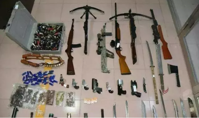 湖南悍匪邓文斌：特种兵出身，作案300余起，跨3国娶5个老婆