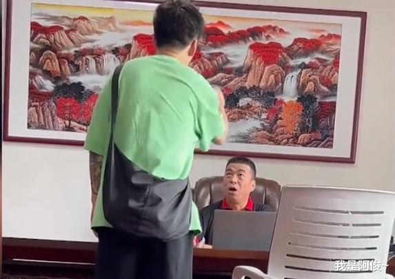 女孩|广东一00后推销产品给老板，老板拒绝后狂喷：没读过书不会说话？