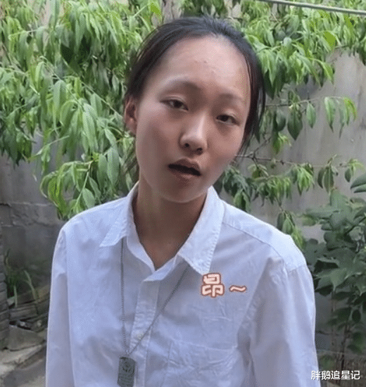 邵雨轩|“贝勒爷”邵雨轩：半年涨粉4000万，素颜、邋遢的她凭啥能火？