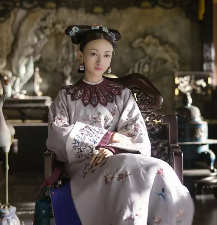 央视|出门6个助理30个保镖，被央视公开点名后，她仍是“屡教不改”