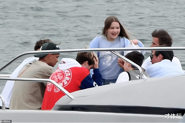 胡连馨|贝克汉姆11岁女儿发育迅猛，胳膊赛大腿，长相远不如父母