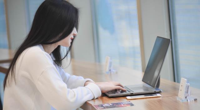 人才市场|“慢就业”成为流行趋势，人才市场出现荒凉景象，应届生都去哪了