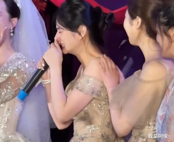 陕西一女子结婚闺蜜上台前超淡定,到致辞时绷不住了:神仙友情!