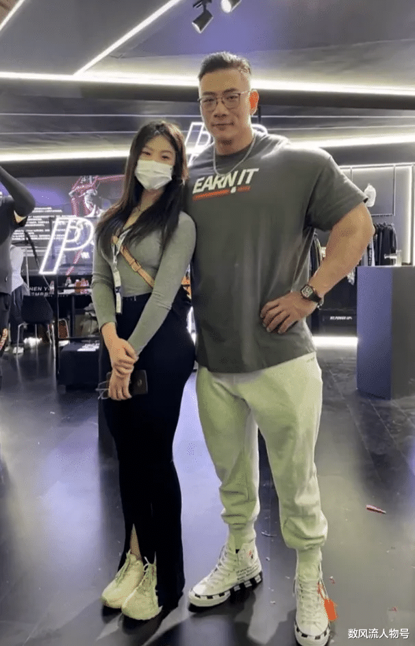 鹿晨辉|中国第一肌肉巨兽鹿晨辉：自费60万比赛，从穷小伙到健美第一人！