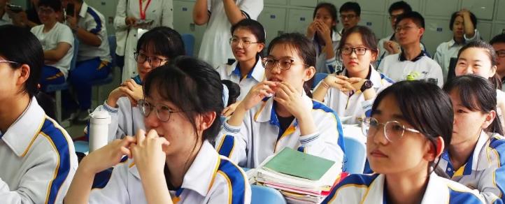 衬衫|高三学生要谨慎选“走单招”,不然会悔不当初,选择比努力更重要