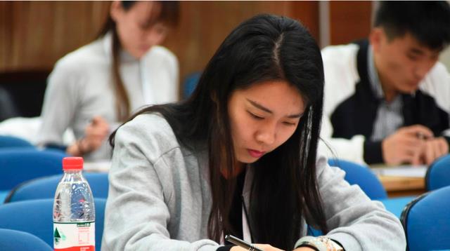 高校|又一“双一流”高校招聘辅导员，年薪不低于18万，还有“编制”拿