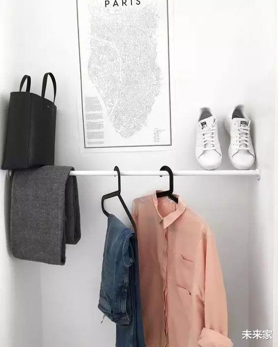 家里面积小,卧室、厨房、卫生间建议放根棍子,空间感觉大很多!