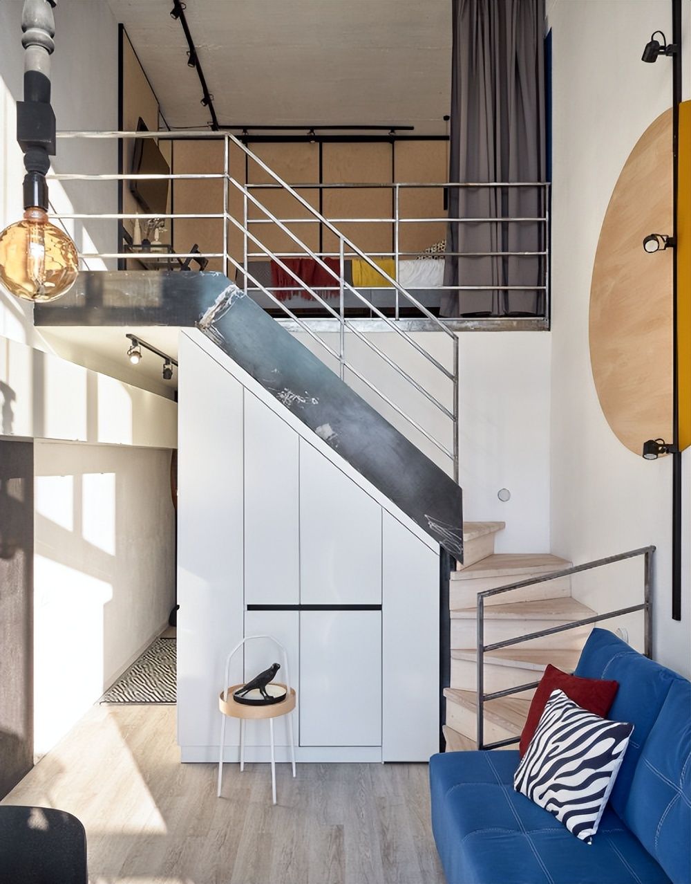 发现一位50岁阿姨的家,层高5米,卧室藏在上面,那叫一个高级