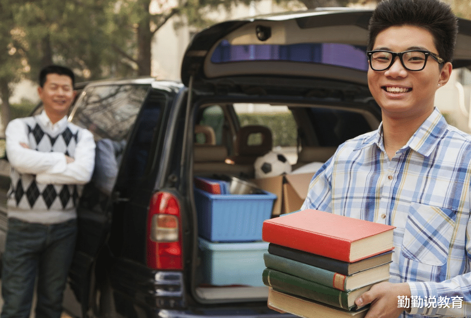 大学|“后悔花14万供孩子上大学”,农民工含泪说出真心话,原因很现实