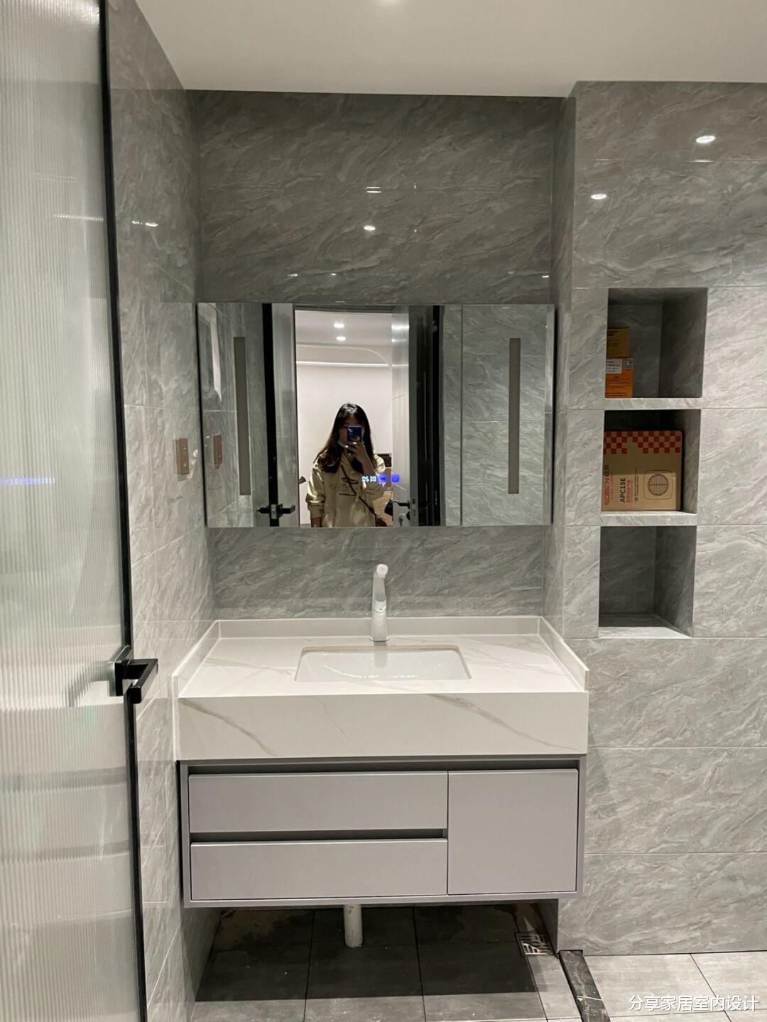 辛苦三个月完工,做开放式厨房非常满意,无主灯的设计很赞!