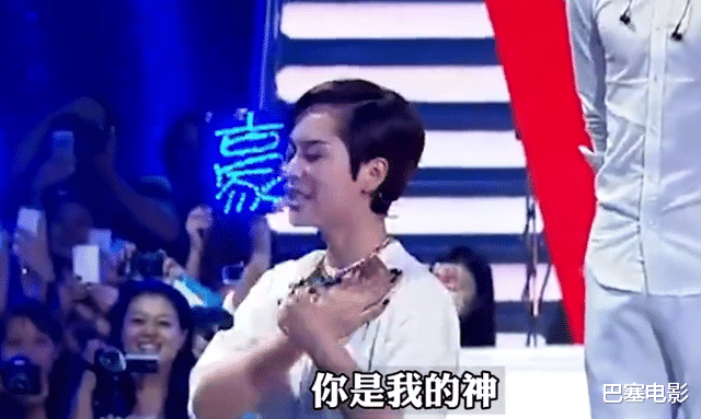 明星|明星公开失控现场,突然转圈、捡东西吃、胡侃,好一个莫名其妙