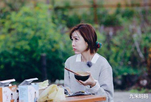 姜妍|不知道将来谁会有那么好的运气，能娶姜妍为妻，随身包里都带着锅