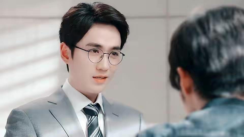 许凯|“龙须刘海”不要轻易尝试!有人仙气飘飘,有人酷似蟑螂精转世