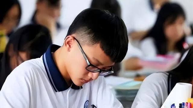 没有排名就没有倒数第一，后进生很高兴，家长心里发了愁