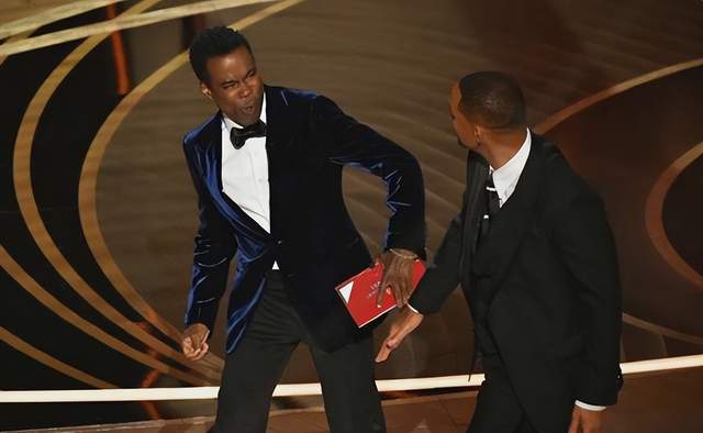 郭德纲|美国影星打主持人，郭德纲躺枪，“台上无大小”不是遮羞布