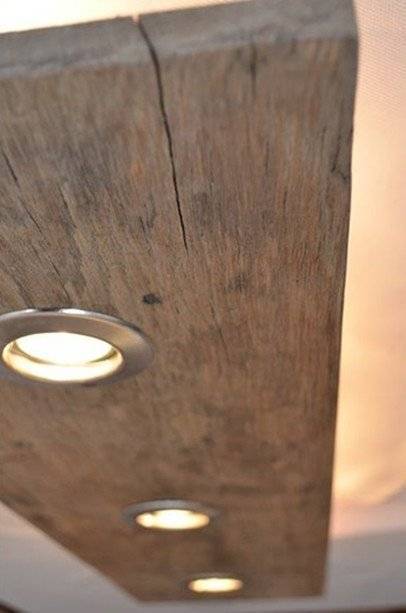 铺地剩的木板别扔,老公拼一起掏洞装上灯,挂起来很吸睛!