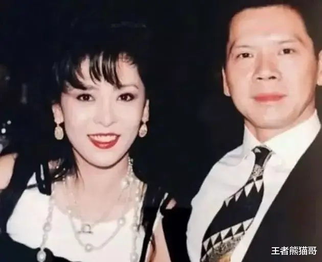 向太|豪门向太上位之路，时代名模是怎么让原配让位！