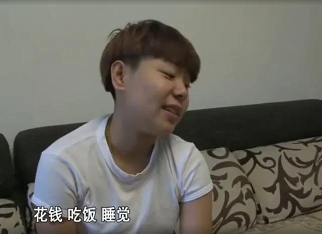 辽宁富家女,每天早餐300元只吃一口,几万块的鞋子穿两次就扔!