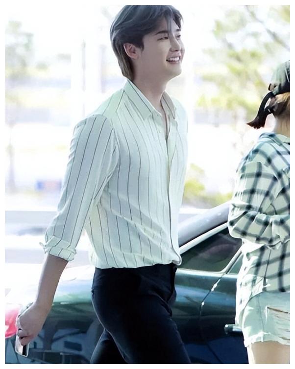 李钟硕|李钟硕金宇彬两大韩剧男神同框，但颜值都崩了，韩国是有酵母吗