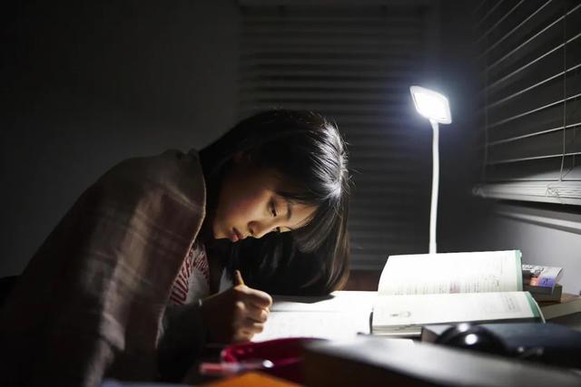 求职|工作三年后出国读「水硕」,薪资断崖式下降,我后悔了吗?