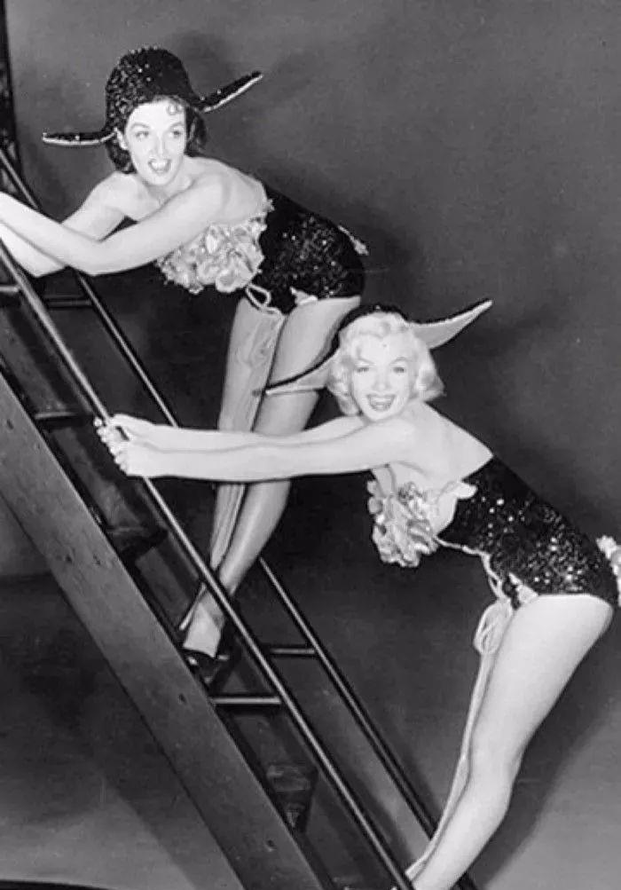 玛丽莲·梦露|460万美元！金·卡戴珊穿梦露标志性礼服，遭好莱坞名人怒批