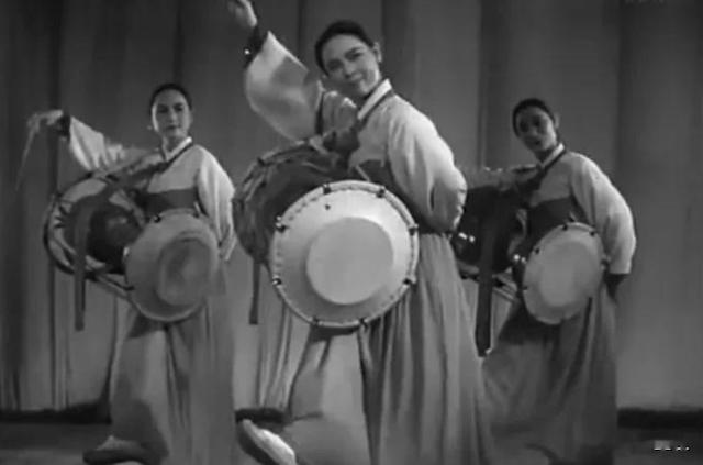 王芳|导演刘尚娴:《英雄儿女》的女主,获巴金认可,与王芳相互成就