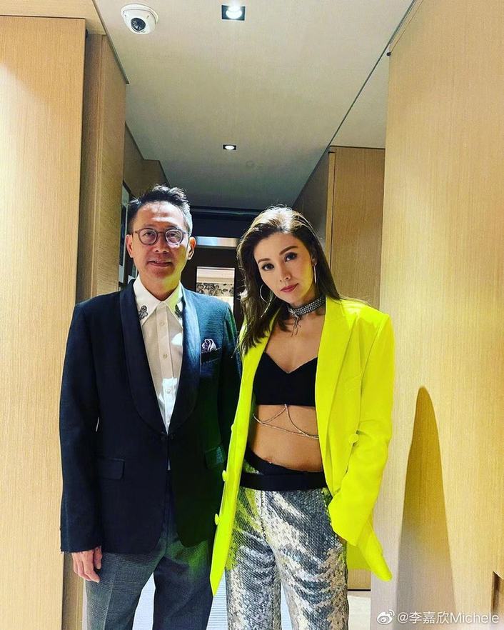 李嘉欣|52岁李嘉欣罕晒泳装照！傲人身材无赘肉，网友：看不出年过半百