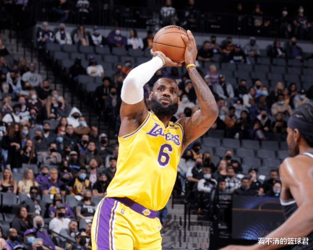 沃爾|生涯首次！老詹近11場(chǎng)戰(zhàn)376分105籃板，兩分和罰球命中率生涯最高