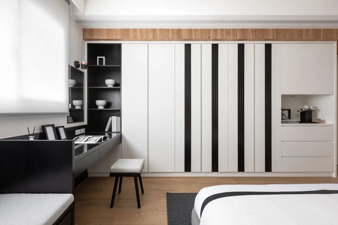 带大家看一套118平米的三房,装修得简洁素雅,干净明亮!