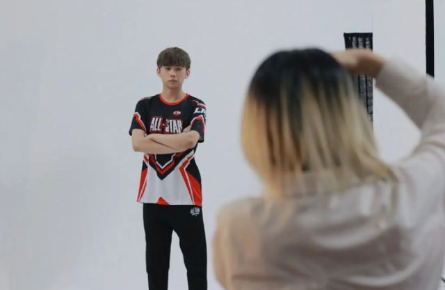 Ale深夜玩伤感，发文要变成熟！却惨遭网友调侃：打算一年几熟？