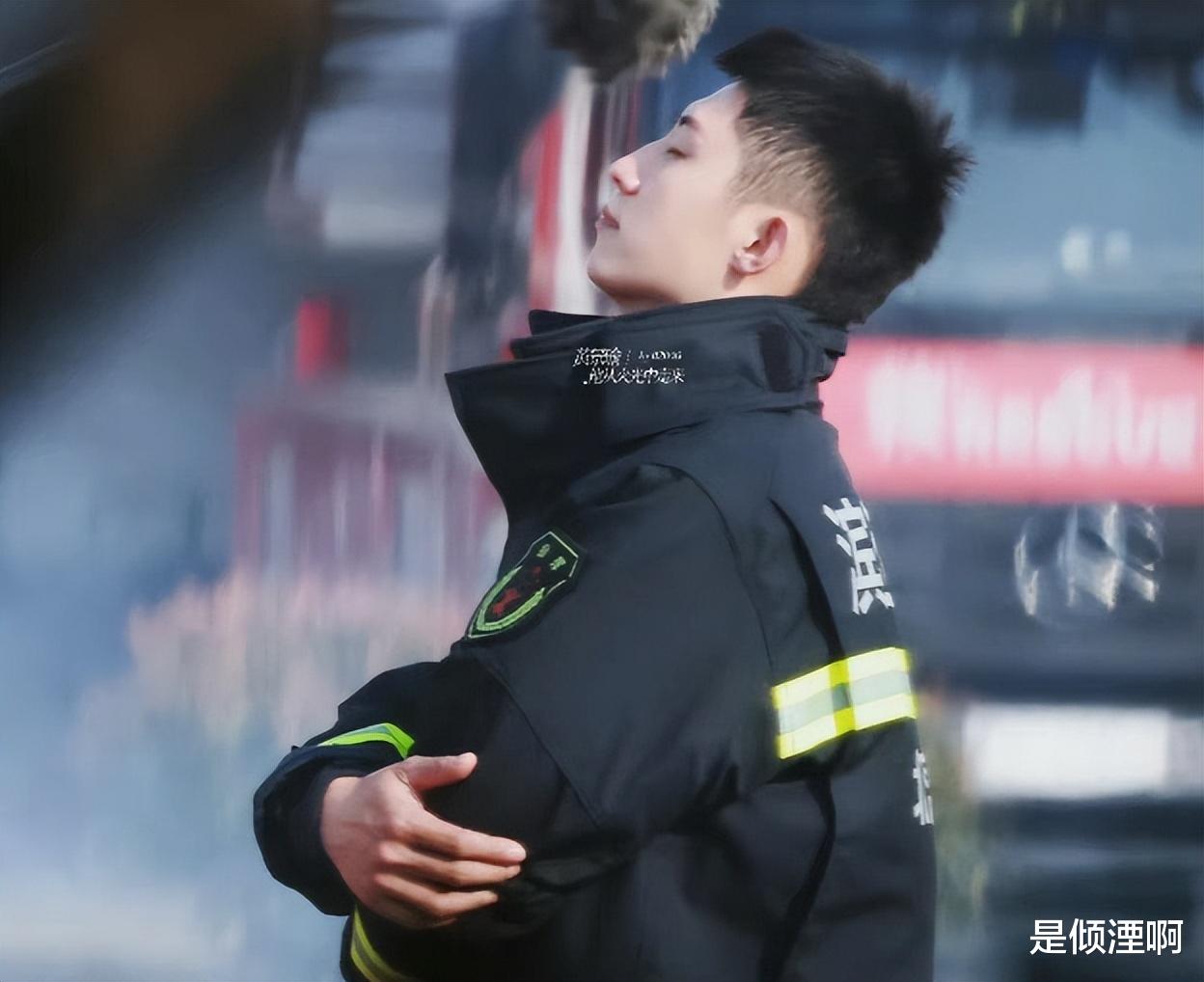 |《他从火光中走来》张婧仪饭拍照好绝！黄景瑜制服照养眼，期待！