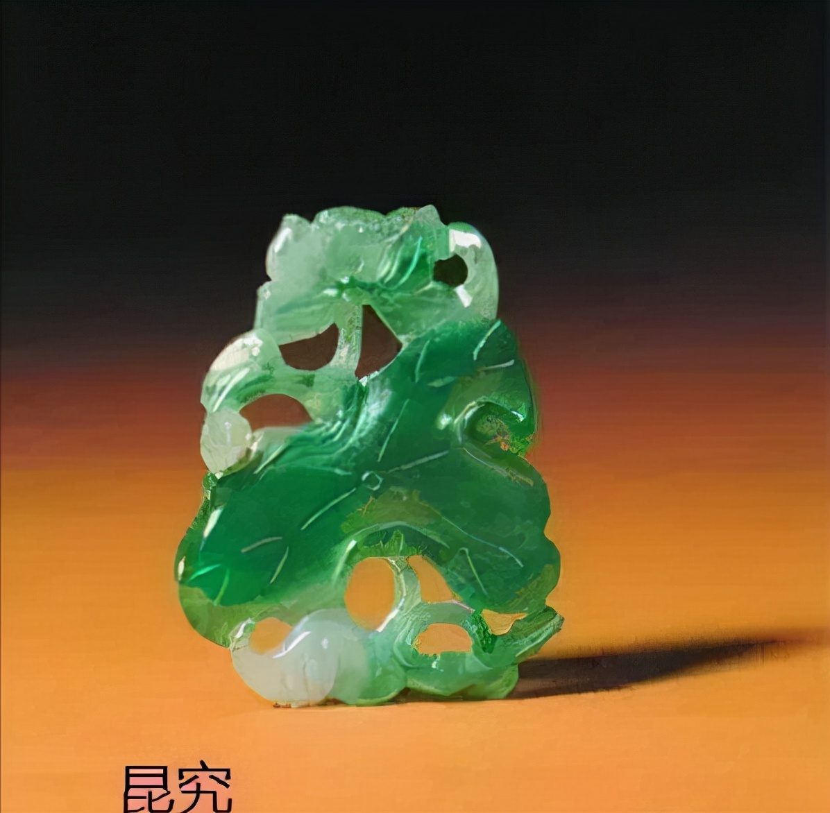 翡翠|市场上常见的与翡翠相似的玉石，你知道几种？