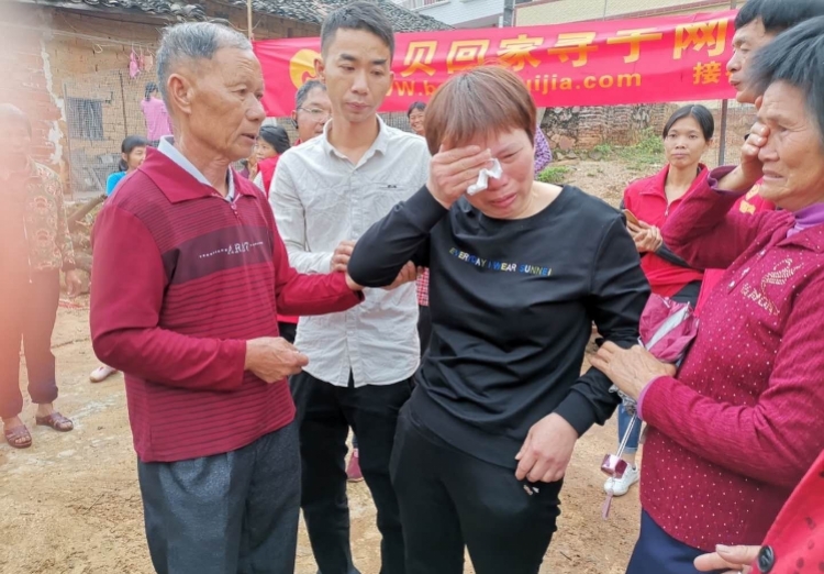 1976年，母女3人同时被拐，43年后小妹回家，一家五口只剩她一人