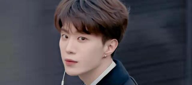 张雪迎|范丞丞黄新淳合体直播,无美颜就是普通路人,范丞丞无意露出标记